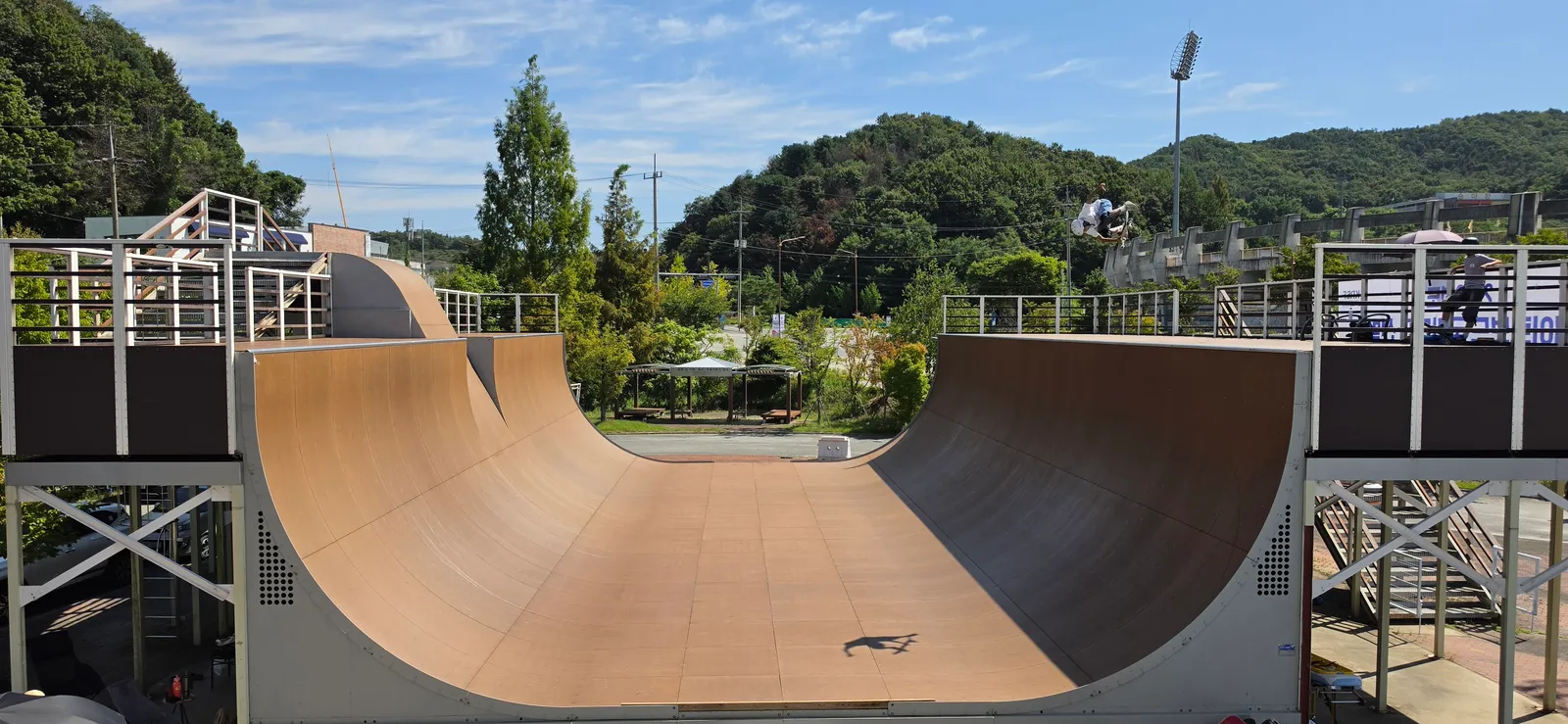 skateboard